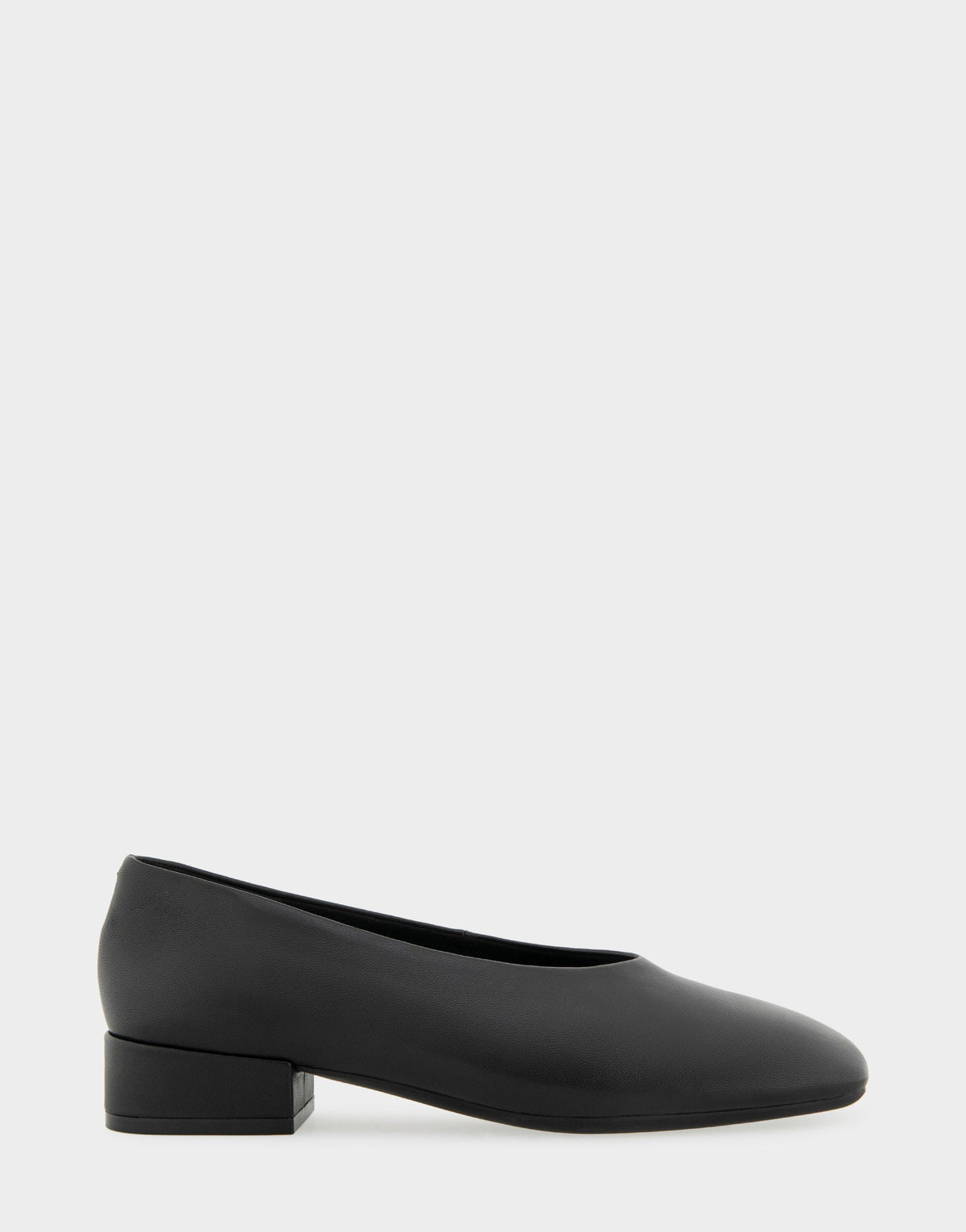 Women's Square Toe Flat in Black Leather | Aerosoles Shoes