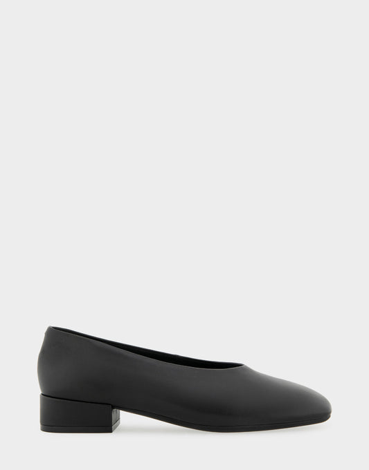 Women's Square Toe Flat in Black Leather | Aerosoles Shoes