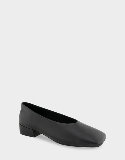 Women's Square Toe Flat in Black Leather | Aerosoles Shoes