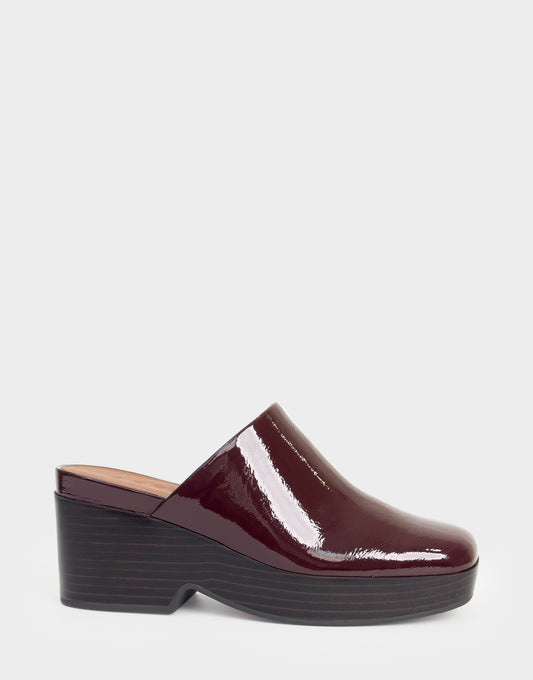 Comfortable Women's Clog in Merlot Crinkle Patent | Aerosoles Shoes