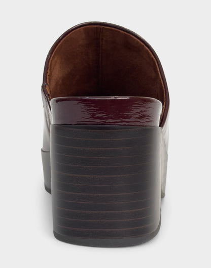 Comfortable Women's Clog in Merlot Crinkle Patent | Aerosoles Shoes
