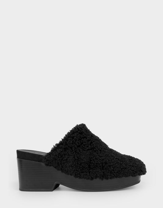 Comfortable Women's Clog In Black Faux Shearling | Aerosoles Shoes